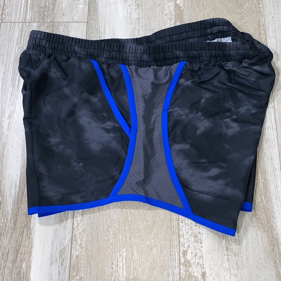 Under Armour Shorts - Picture 3 of 3